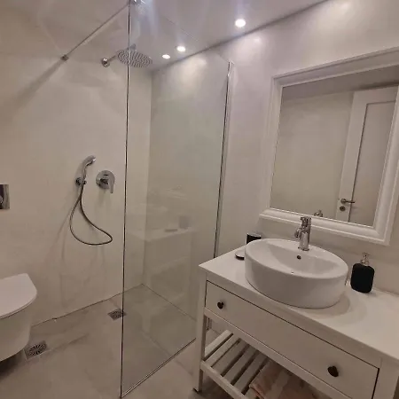 Karaoulanis Apartment *